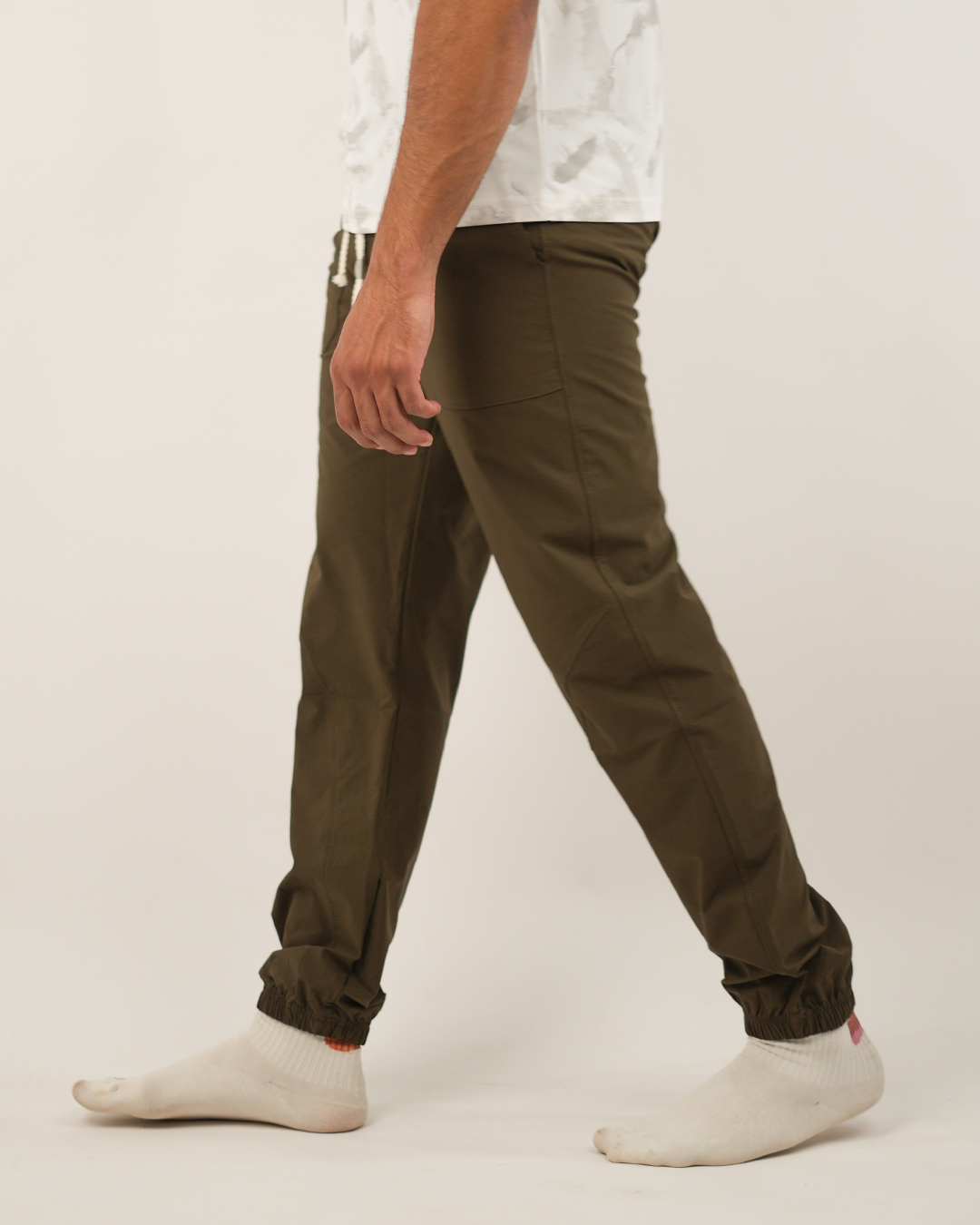 25 Wearing Men Soft Pants Dark Olive